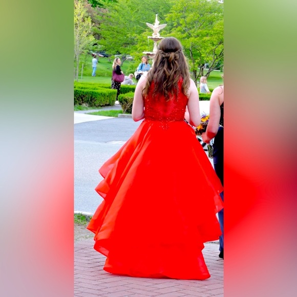 Red formal dress with high/low hem, size 10/12. Prom, homecoming, or pageant. - Picture 4 of 5